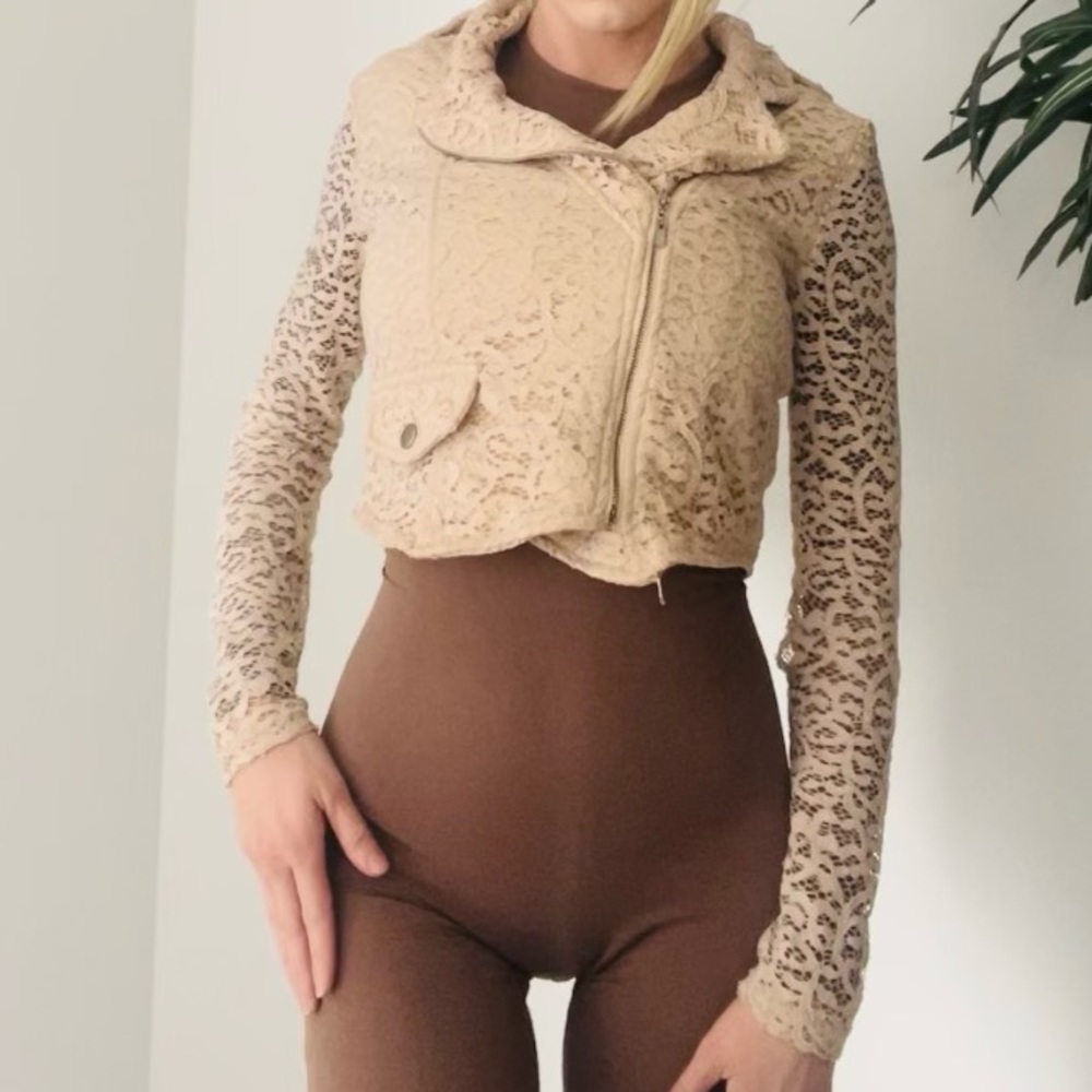 ACTIVE LACE WORKOUT JACKET - Picture 5 of 6